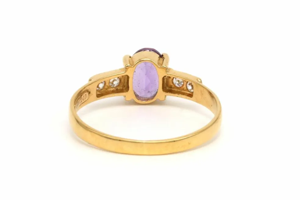 Bague contemporaine en or jaune 18 carats sertie d'une améthyste et de diamants