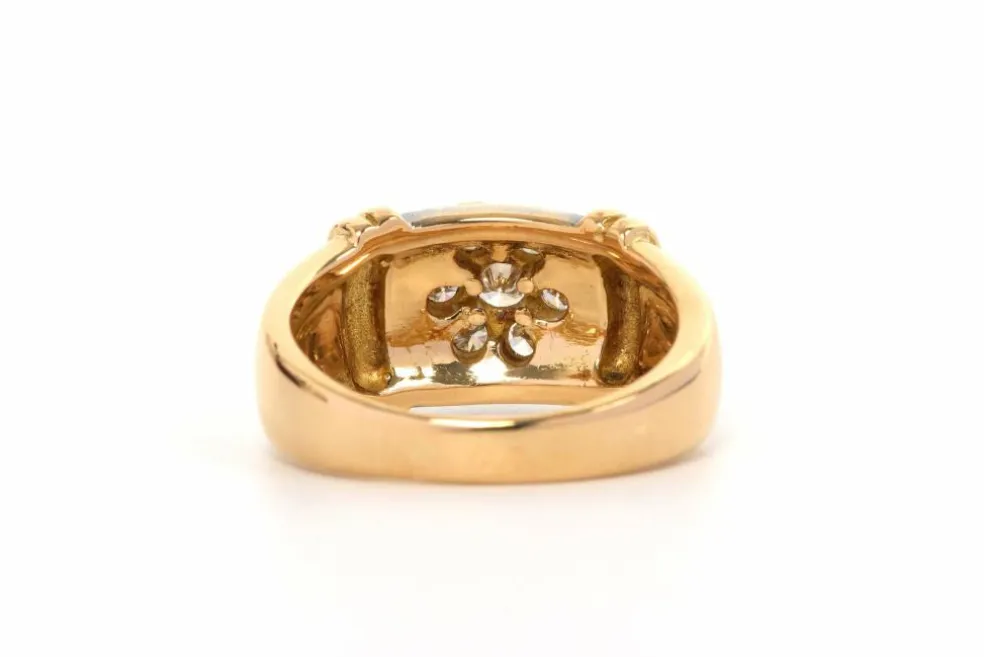 Bague contemporaine en or jaune et blanc 18 carats sertie de diamants