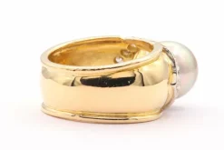 Bague contemporaine en or jaune sertie d'une perle et de diamants
