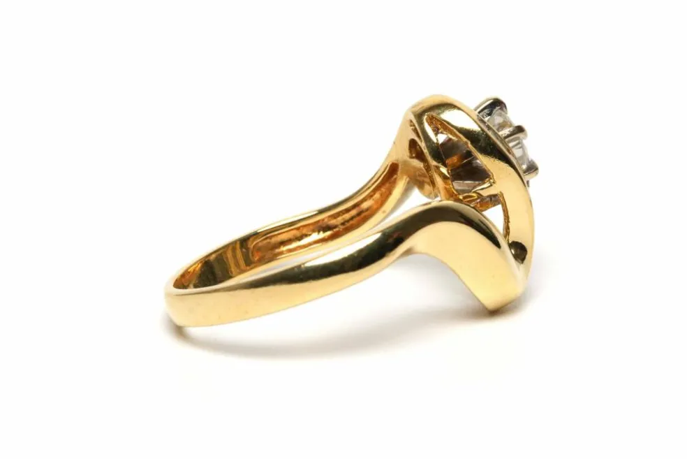 Bague contemporaine en or jaune 18 carats sertie de diamants