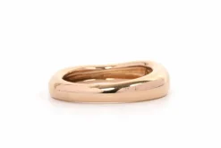 Bague contemporaine en or jaune 18 carats sertie d'un diamant