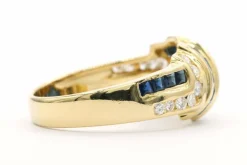 Bague contemporaine en or jaune sertie de saphirs et de diamants