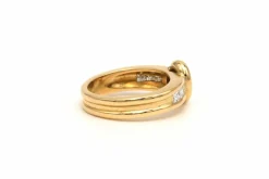 Bague contemporaine en or jaune 18 carats sertie d'un saphir et de diamants