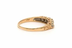 Bague contemporaine en or jaune 18 carats sertie de diamants