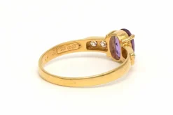Bague contemporaine en or jaune 18 carats sertie d'une améthyste et de diamants