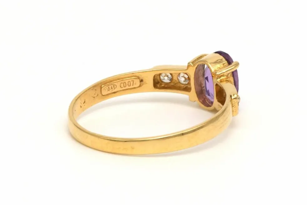 Bague contemporaine en or jaune 18 carats sertie d'une améthyste et de diamants