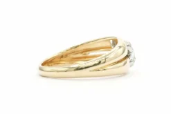 Bague contemporaine en or jaune et blanc sertie de diamants
