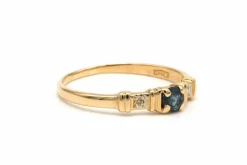 Bague contemporaine en or jaune, saphir et diamants