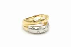 Bague contemporaine en or jaune et blanc 18 carats sertie de diamants