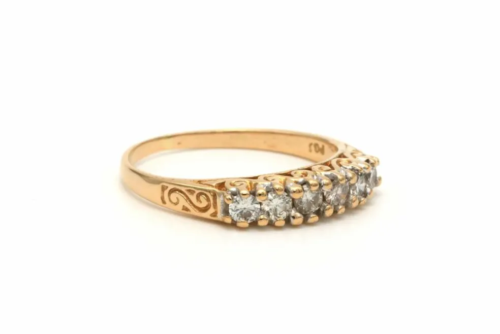 Bague contemporaine en or jaune 18 carats sertie de diamants "taille" brillant (+-0.36ct)