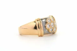 Bague contemporaine en or jaune et blanc 18 carats sertie de diamants