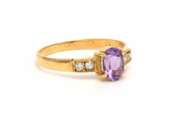 Bague contemporaine en or jaune 18 carats sertie d'une améthyste et de diamants