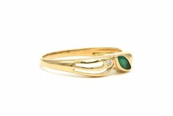 Bague contemporaine en or jaune 18 carats sertie d'une émeraude et d'un diamant
