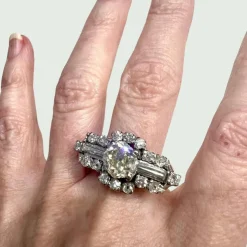 Bague contemporaine en platine et diamants