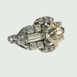 Bague contemporaine en platine et diamants