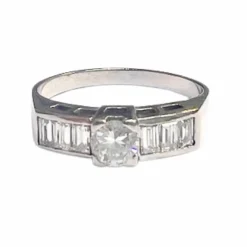 Bague contemporaine moderne en or avec diamants
