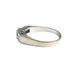Bague contemporaine moderne en or avec diamants