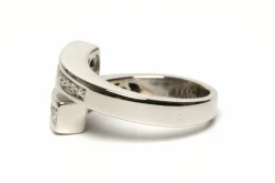 Bague contemporaine or blanc, diamants