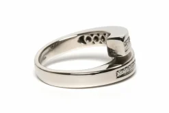 Bague contemporaine or blanc, diamants