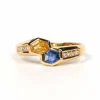 Bague contemporaine or jaune, saphirs bleu et jaune, diamants