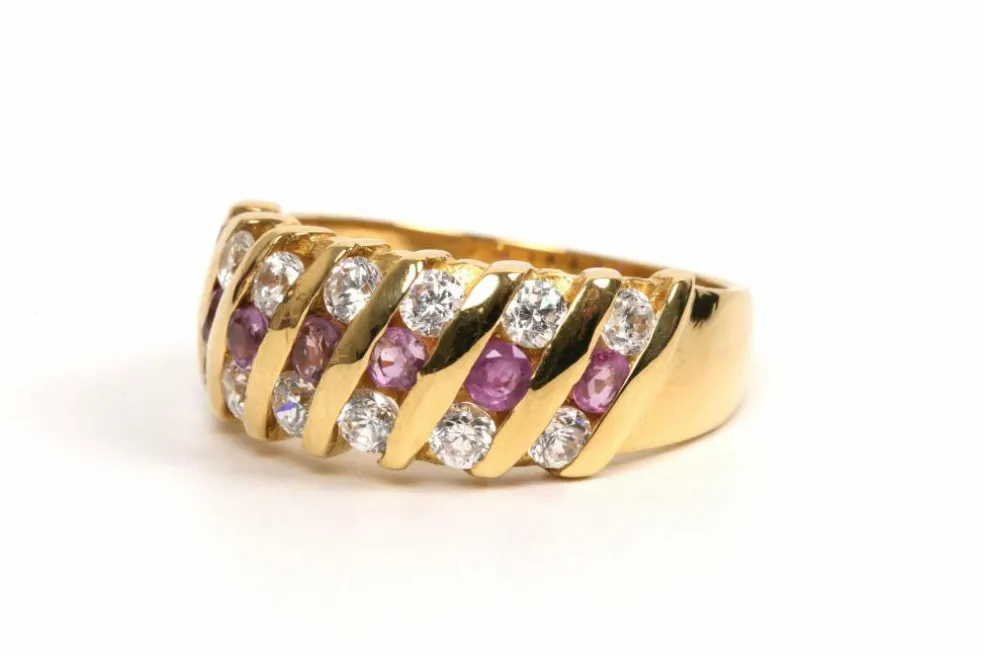 Bague contemporaine or jaune, rubis, diamants
