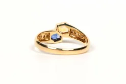 Bague contemporaine or jaune, saphirs bleu et jaune, diamants