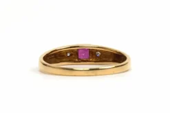 Bague contemporaine or jaune, rubis, diamants