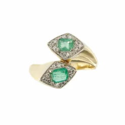 Bague contraire avec émeraudes et diamants
