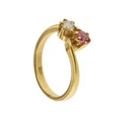 Bague contraire avec rubis et diamant
