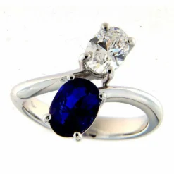 Bague contrarié en or blanc avec diamant et saphir D/VVS1 GIA de 1,00 ct