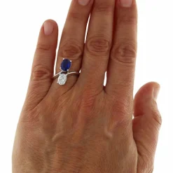 Bague contrarié en or blanc avec diamant et saphir D/VVS1 GIA de 1,00 ct