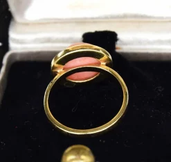 Bague corail en or jaune années 80