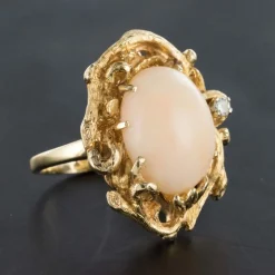 Bague corail peau d'ange et diamant