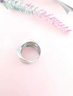 Bague Croisée Diamants Blancs et noirs