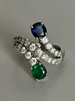 Bague Croisée Or Gris Emeraude Saphir Diamants