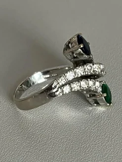 Bague Croisée Or Gris Emeraude Saphir Diamants