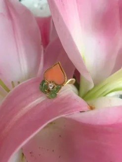 Bague cœur corail émeraudes diamant or jaune