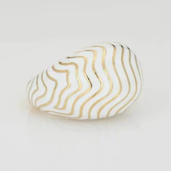 Bague David Webb Vintage Bombe Dome en émail blanc