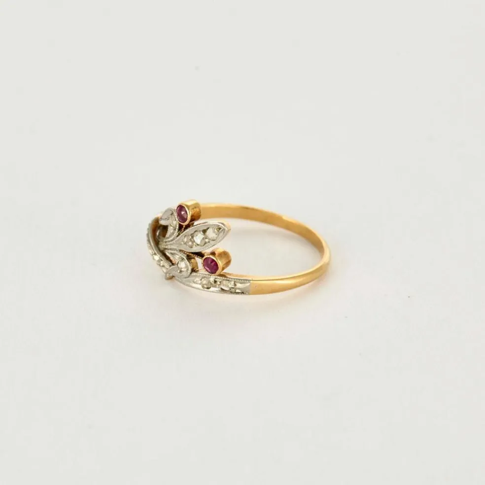 Bague début XXe or jaune et blanc, rubis et diamants