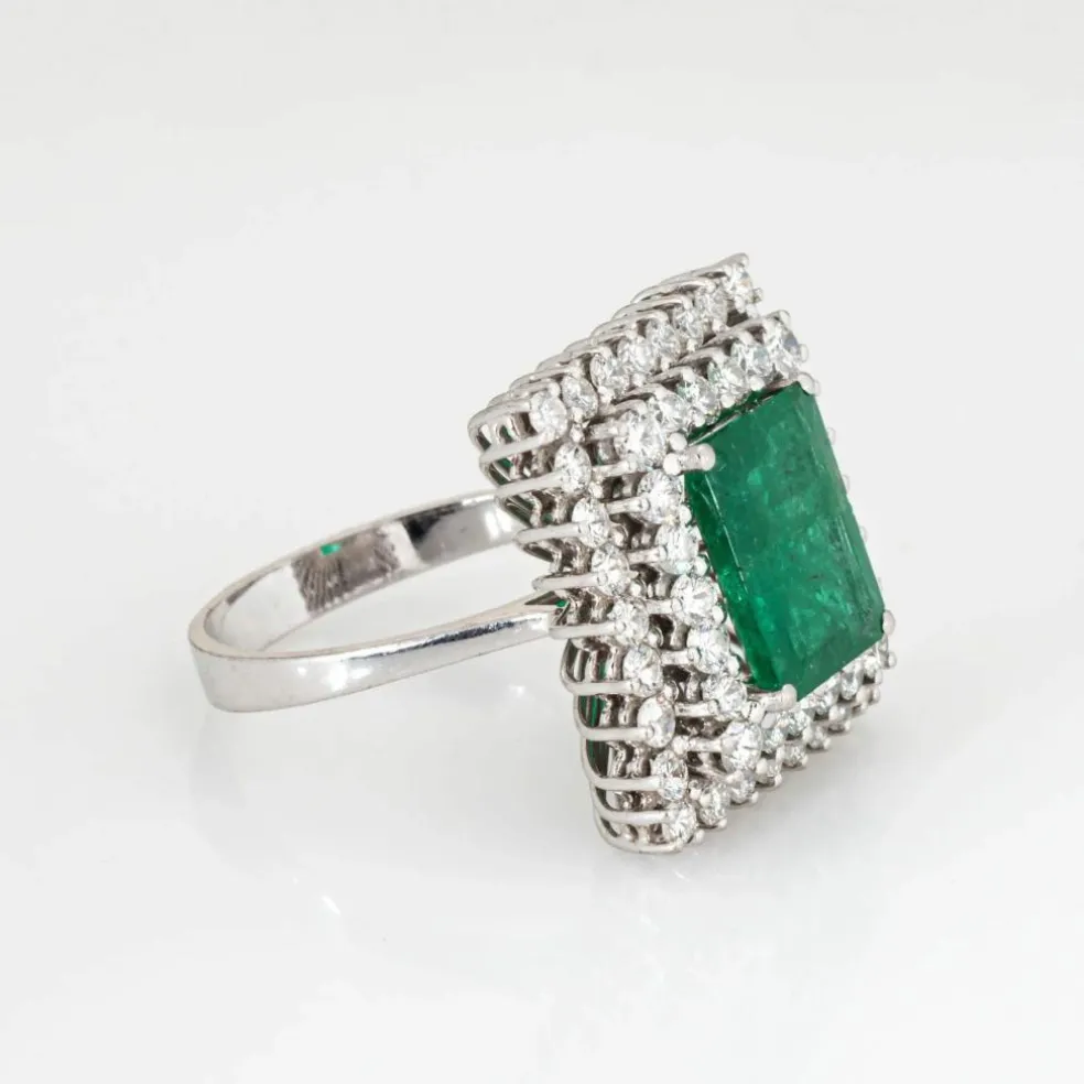 Bague de cocktail carrée en or blanc 18 carats avec diamants et émeraude