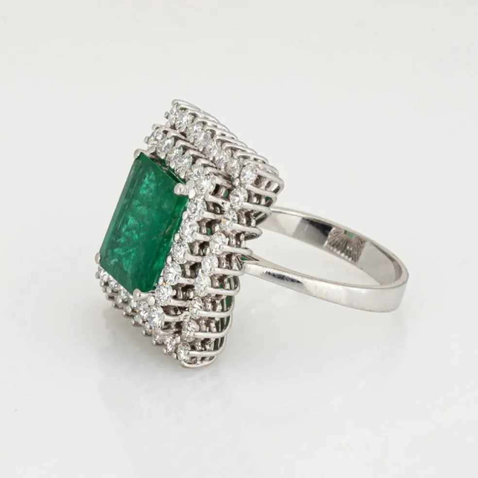 Bague de cocktail carrée en or blanc 18 carats avec diamants et émeraude