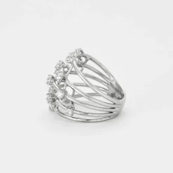 Bague de cocktail en or gris et diamants