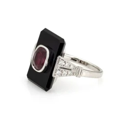 Bague de cocktail platine rubis onyx et diamants