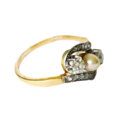 BAGUE DE DESIGN ANCIENNE DES ANNÉES 1920-1925 EN OR 18 KT ET PLATINE AVEC DIAMANTS ET PERLES