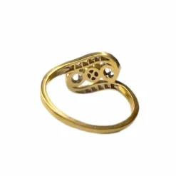 BAGUE DE DESIGN ANCIENNE DES ANNÉES 1920-1925 EN OR 18 KT ET PLATINE AVEC DIAMANTS ET PERLES