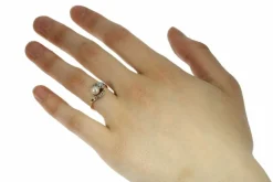 Bague de fiançailles avec diamants et perle