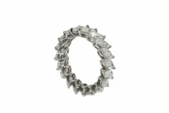 Bague De Fiançailles En Or Blanc Ornée De Diamants