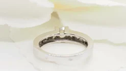 Bague de fiançailles en or gris et diamant