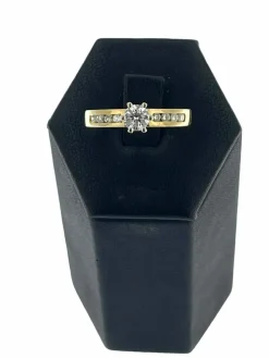 Bague de fiançailles en or jaune et blanc certifiée HRD avec diamants