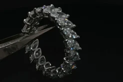 Bague De Fiançailles En Or Blanc Ornée De Diamants